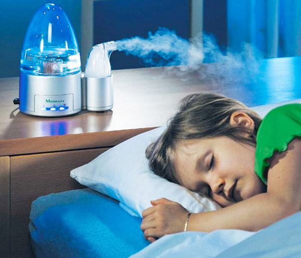 Sử dụng máy phun sương là cách xử lý trẻ sơ sinh bị ho có đờm hiệu quả